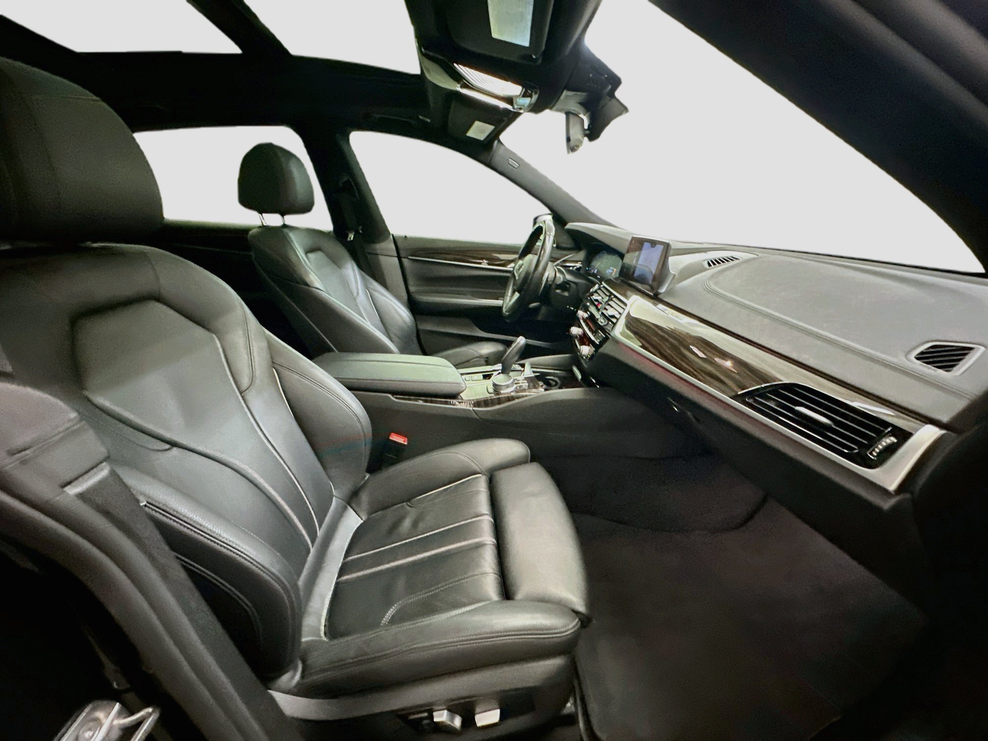 Used 2019 BMW 640i Gran Turismo xDrive w/ M Sport Package AWD/4WD image 33