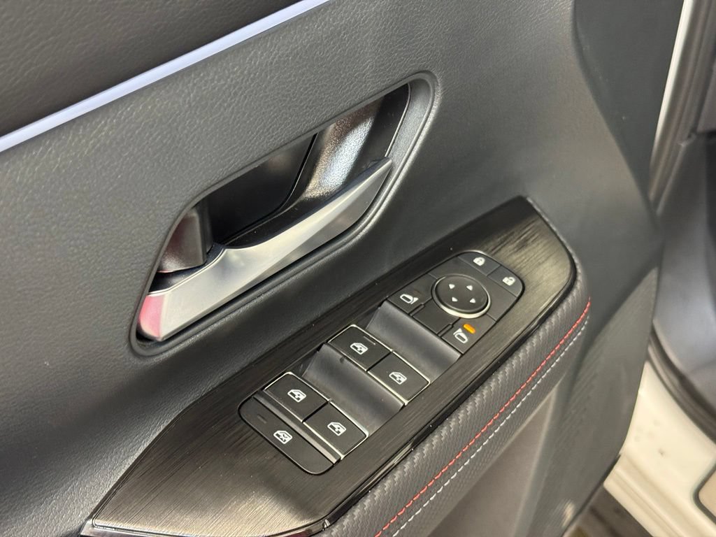 Used 2025 Nissan Kicks SR w/ Illumination Package AWD/4WD image 9