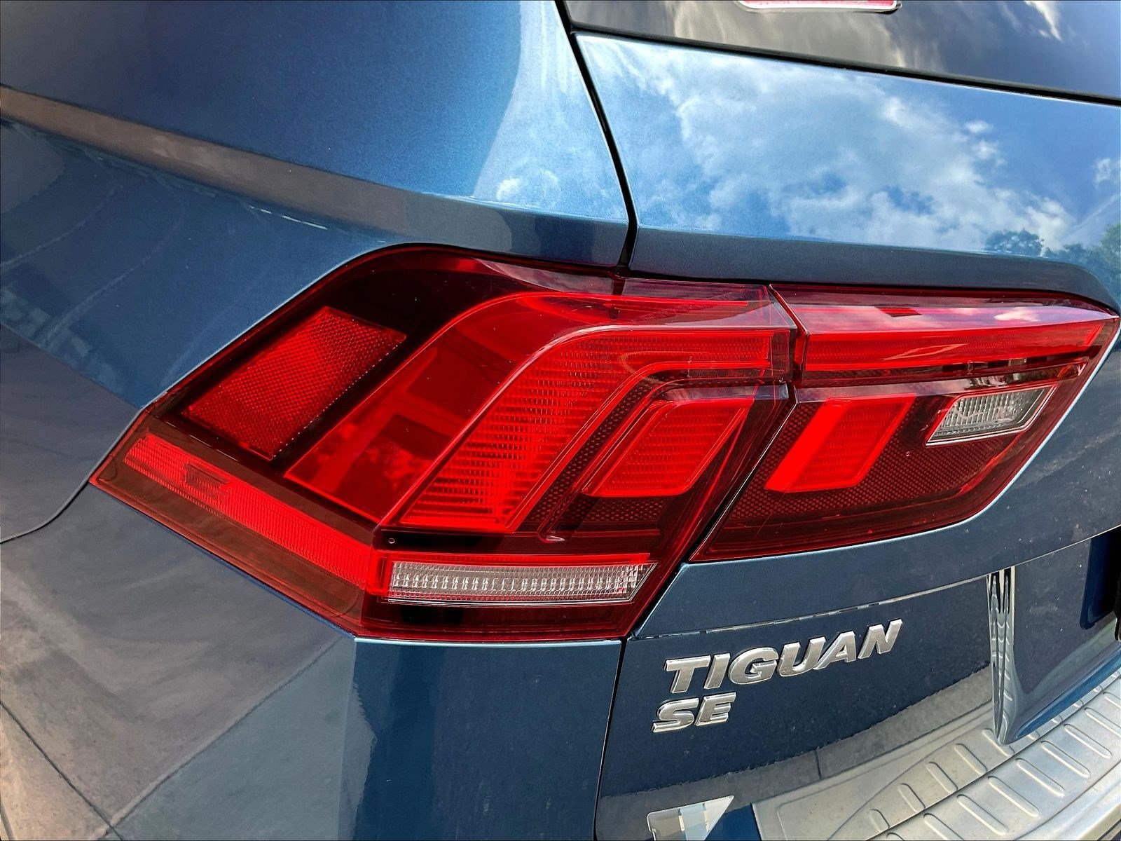 Used 2018 Volkswagen Tiguan SE w/ Panoramic Sunroof Package FWD image 22