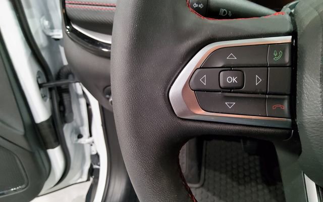 Used 2025 Jeep Compass Trailhawk AWD/4WD image 25