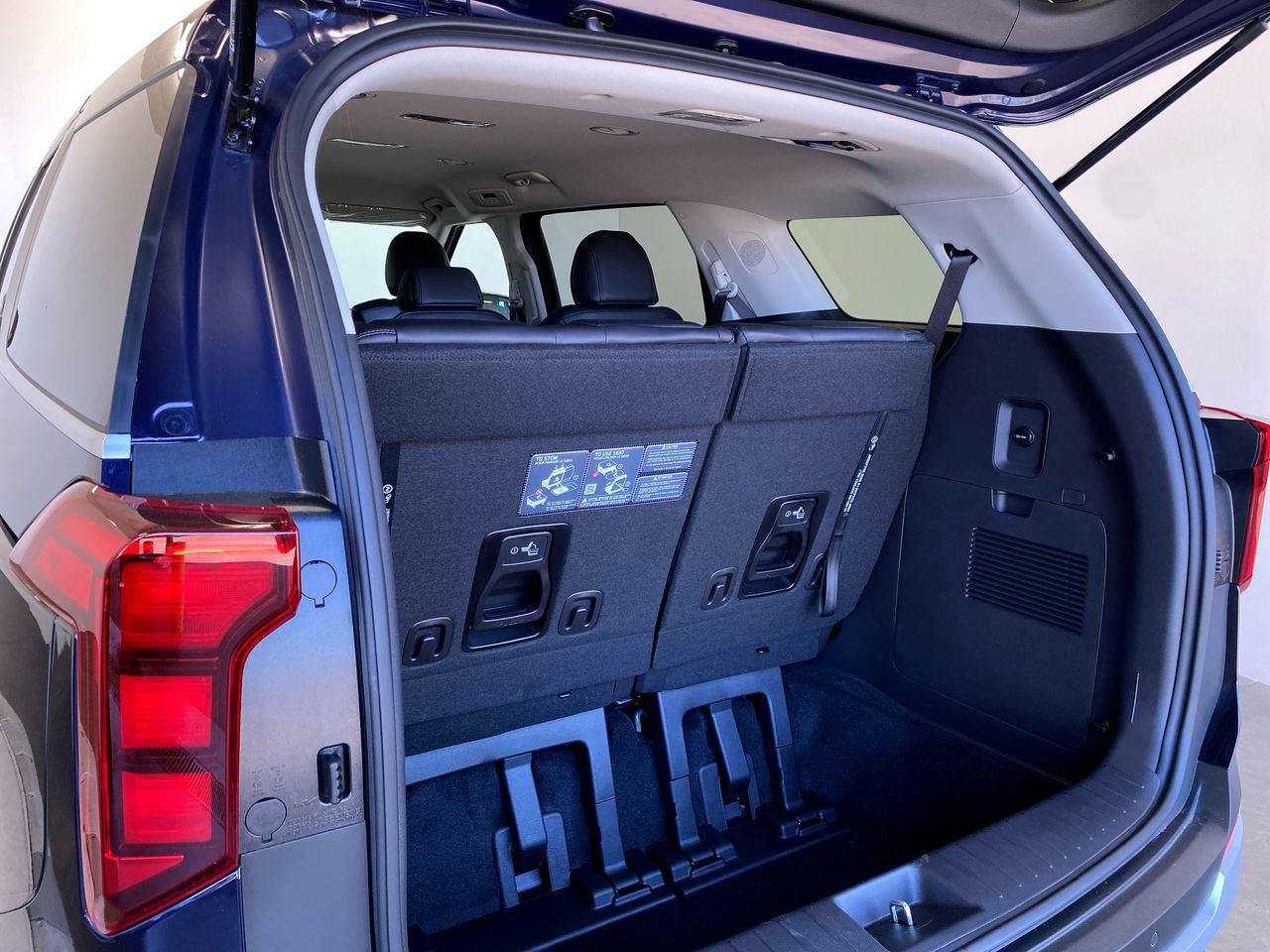 New 2027 Kia Carnival LXS FWD image 15
