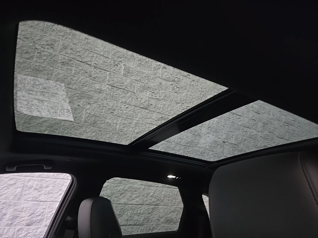 Certified 2022 Cadillac XT5 Premium Luxury w/ LPO, Floor Liner Package AWD/4WD image 15