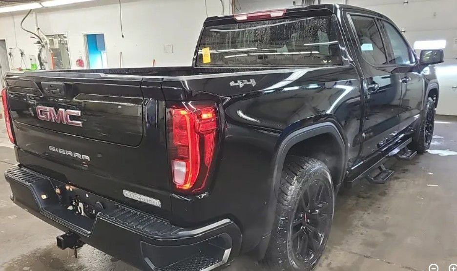 Used 2022 GMC Sierra 1500 Elevation image 3