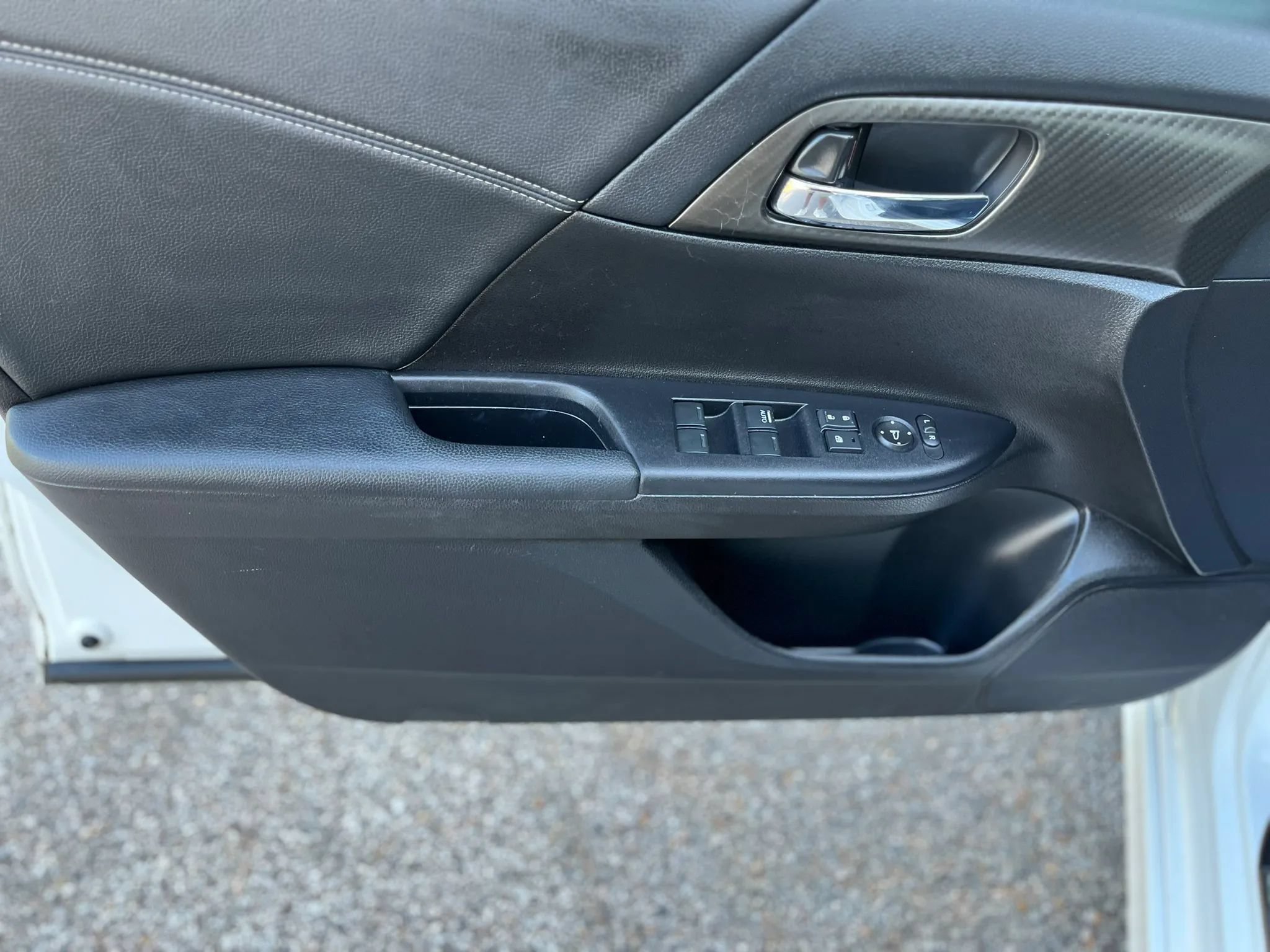 Used 2017 Honda Accord Sport image 9