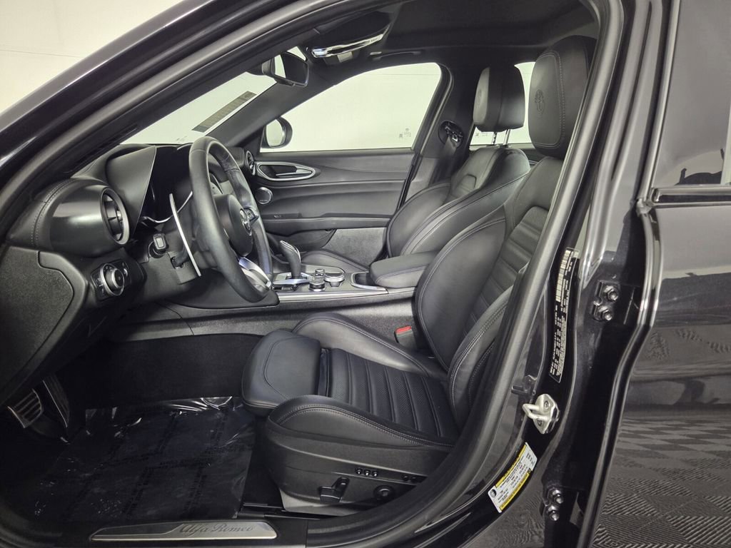 Used 2024 Alfa Romeo Giulia Veloce image 14