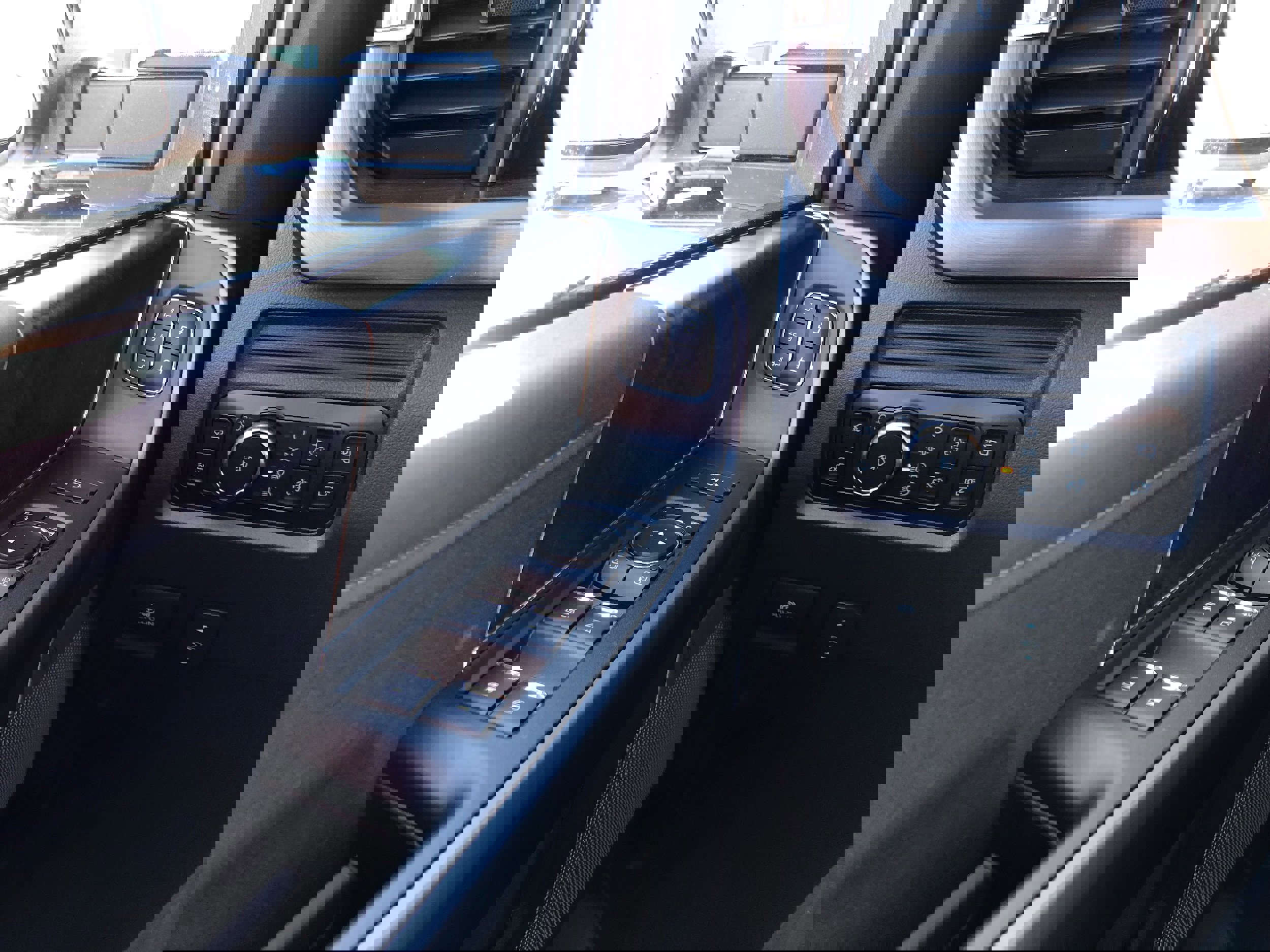 New 2026 Ford F250 Lariat w/ FX4 Off-Road Package image 19