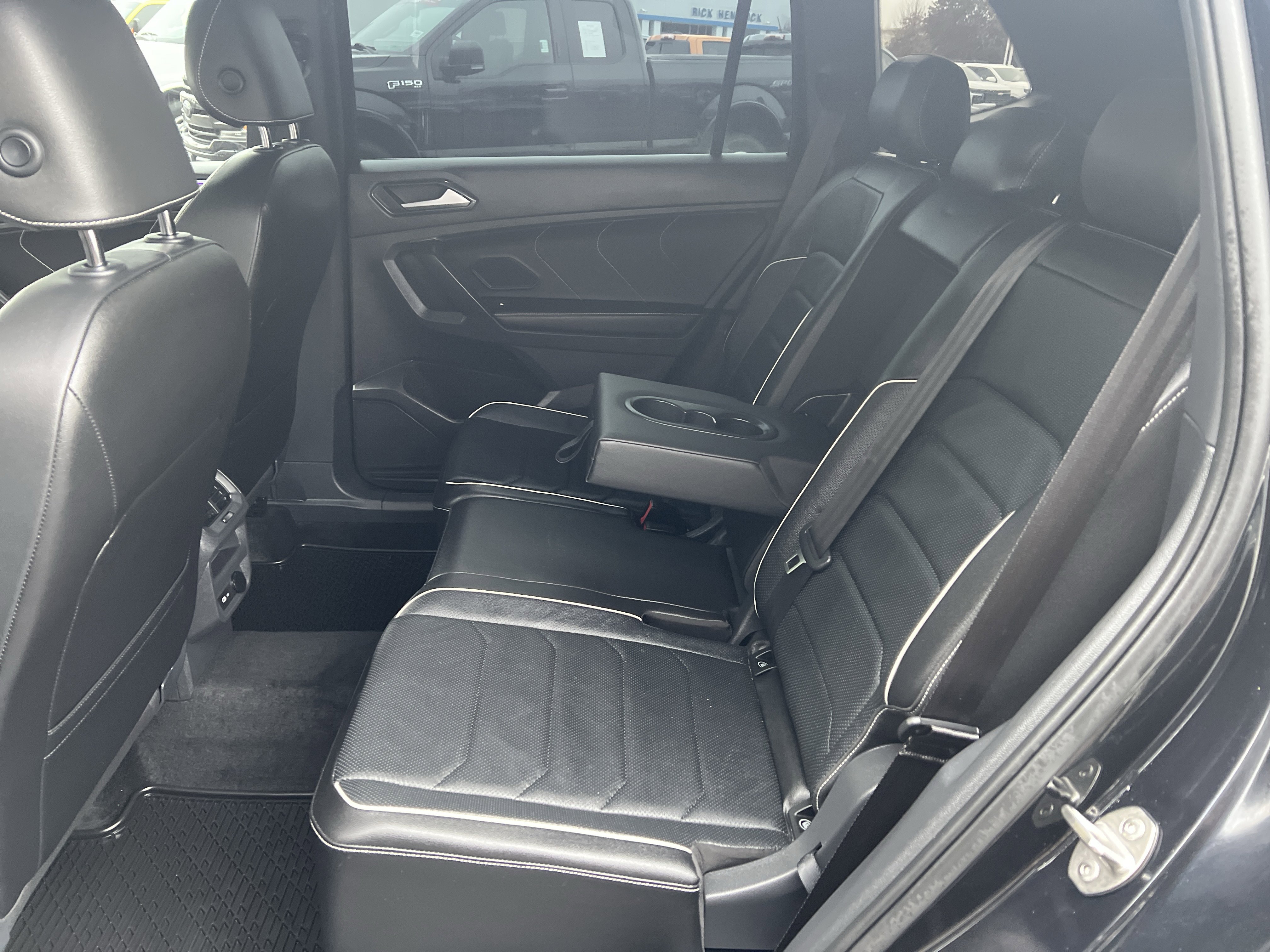 Used 2024 Volkswagen Tiguan SEL R-Line image 31