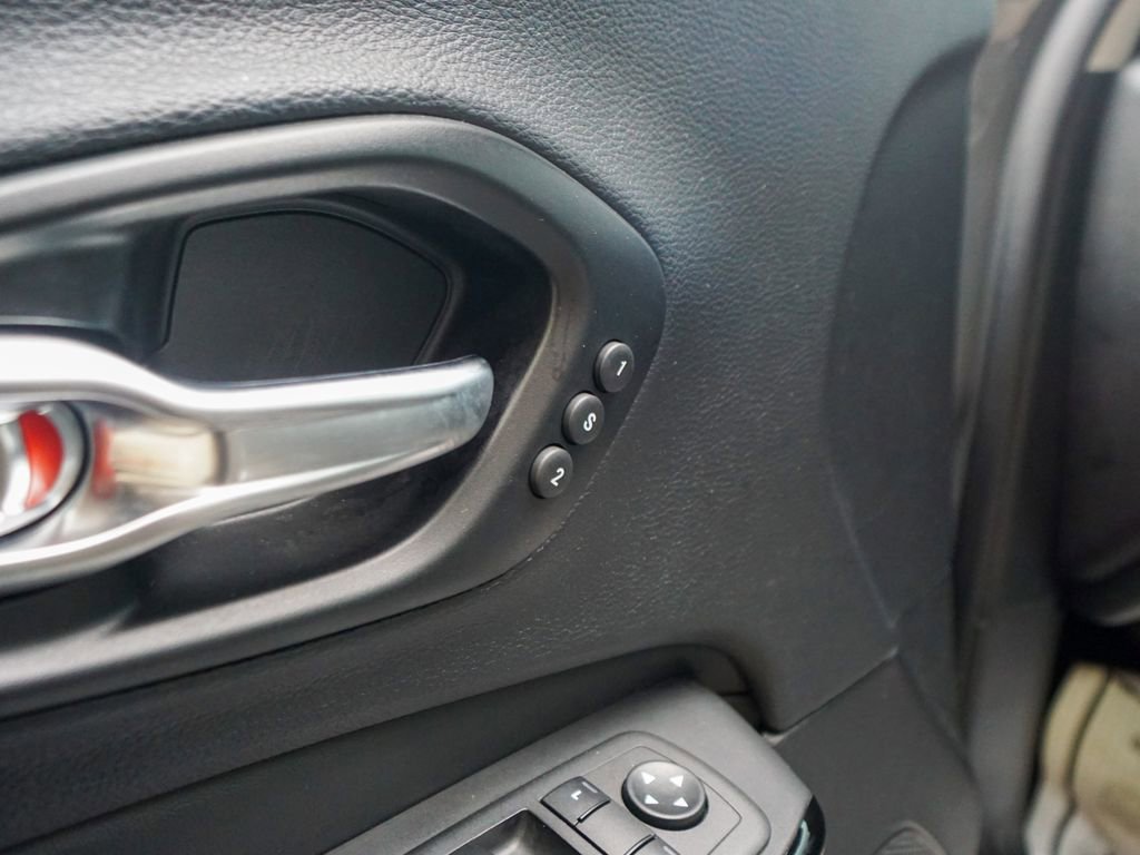 Used 2023 Jeep Cherokee Altitude Lux w/ Lux Elite Package image 19