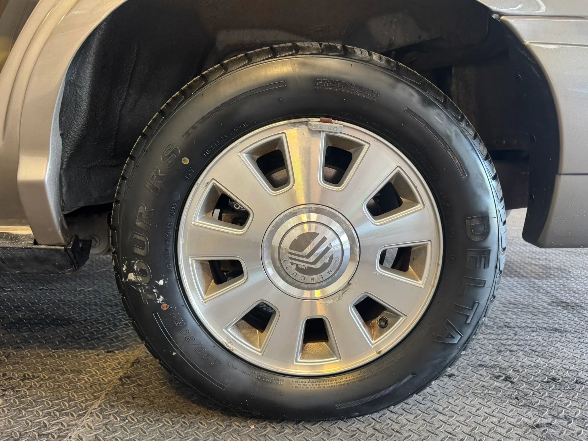 Used 2004 Mercury Grand Marquis LS RWD image 28