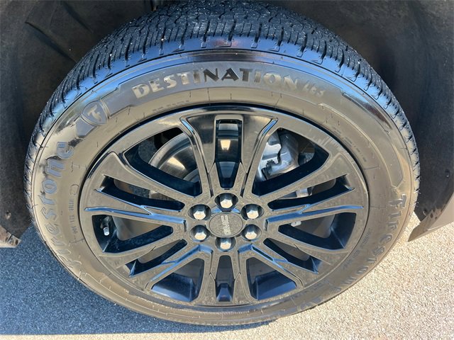 Used 2023 GMC Acadia SLE w/ Driver Convenience Package image 12