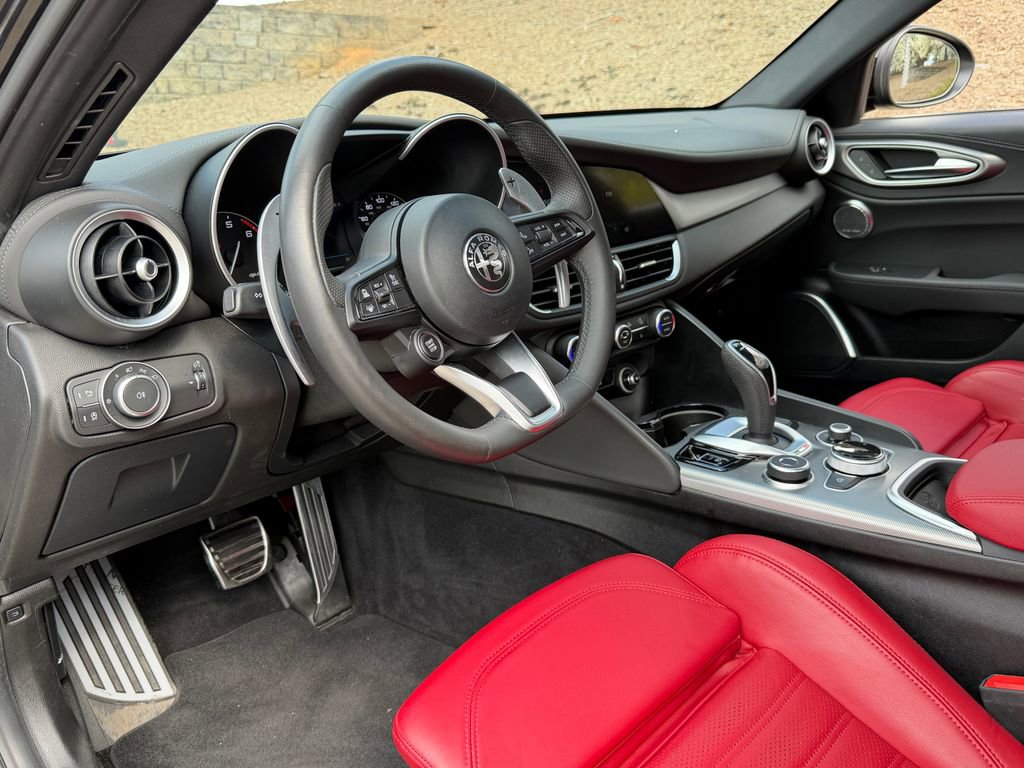 Used 2022 Alfa Romeo Giulia Veloce image 13