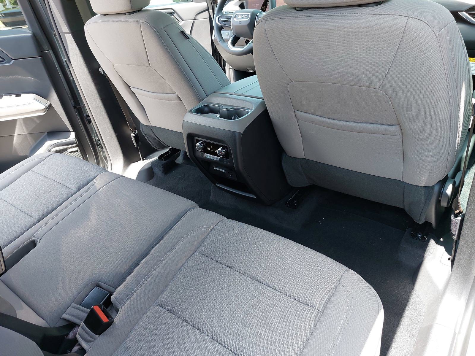 New 2025 GMC Acadia Elevation FWD image 12