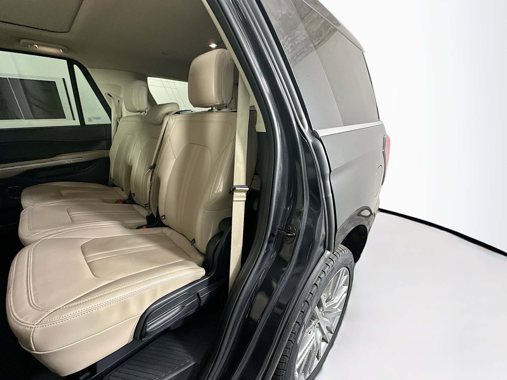 Used 2024 Ford Expedition Limited image 26