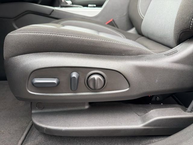 Used 2025 Chevrolet Blazer LT image 9