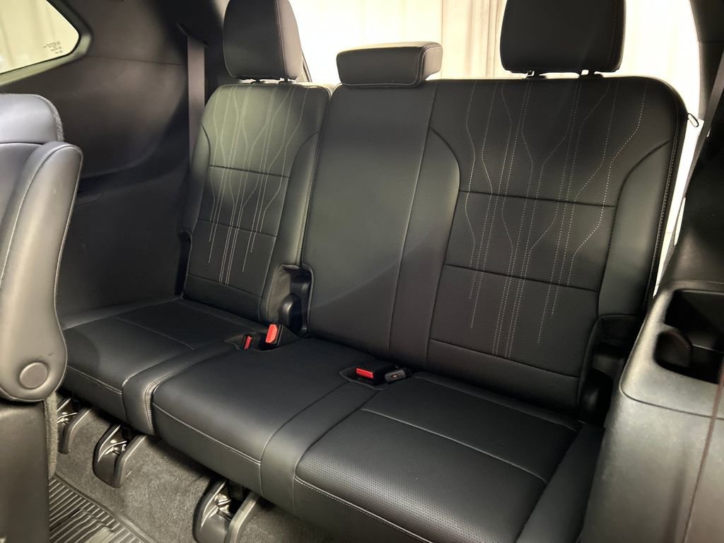 Used 2025 Buick Enclave Avenir image 25