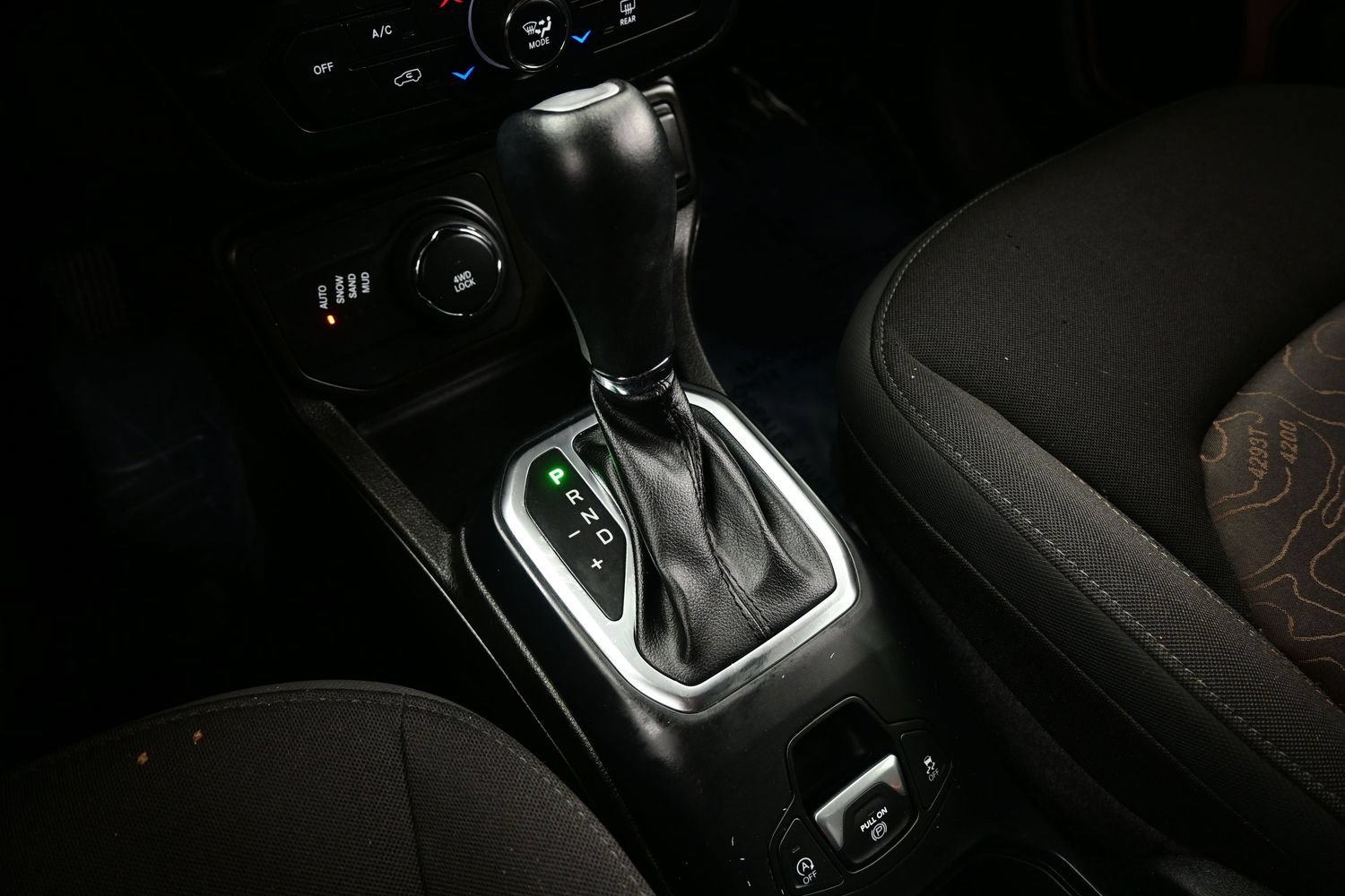 Used 2023 Jeep Renegade Latitude AWD/4WD image 22