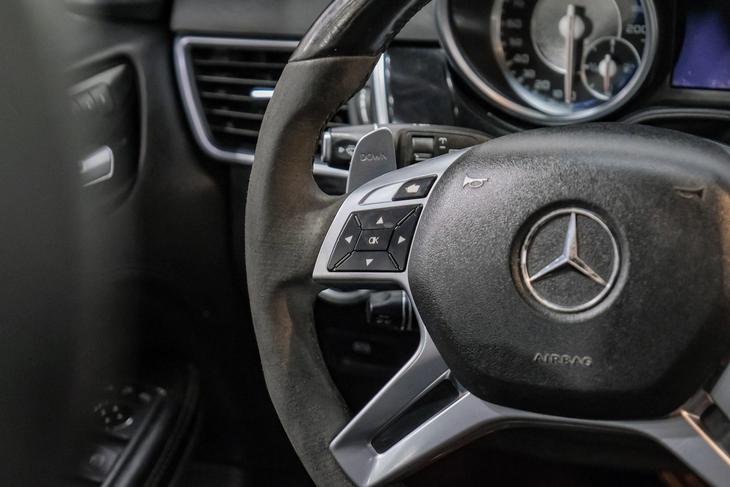 Used 2016 Mercedes-Benz GL 63 AMG 4MATIC image 24