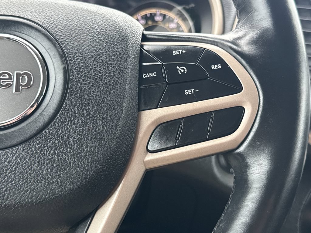 Used 2017 Jeep Cherokee Limited w/ Luxury Group FWD image 21