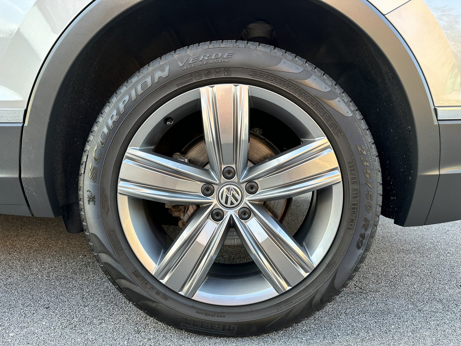 Used 2020 Volkswagen Tiguan SEL AWD/4WD image 95