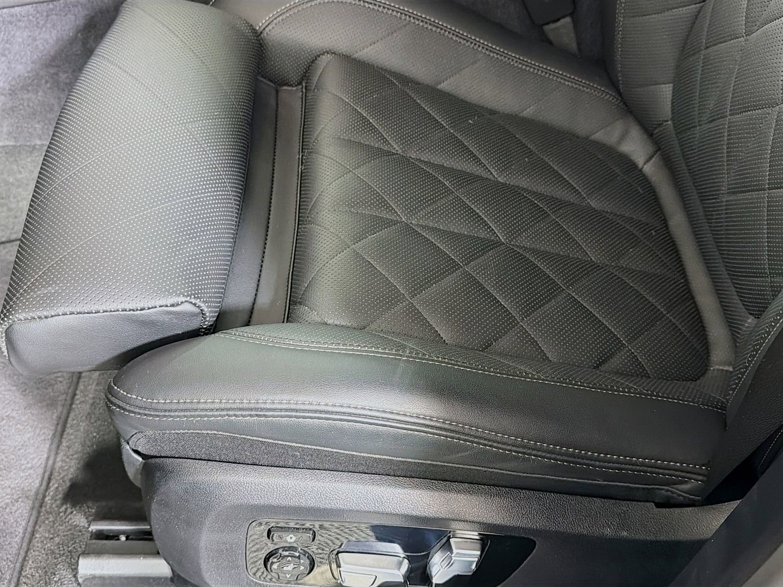 Used 2026 BMW X5 xDrive40i w/ M Sport Package image 22