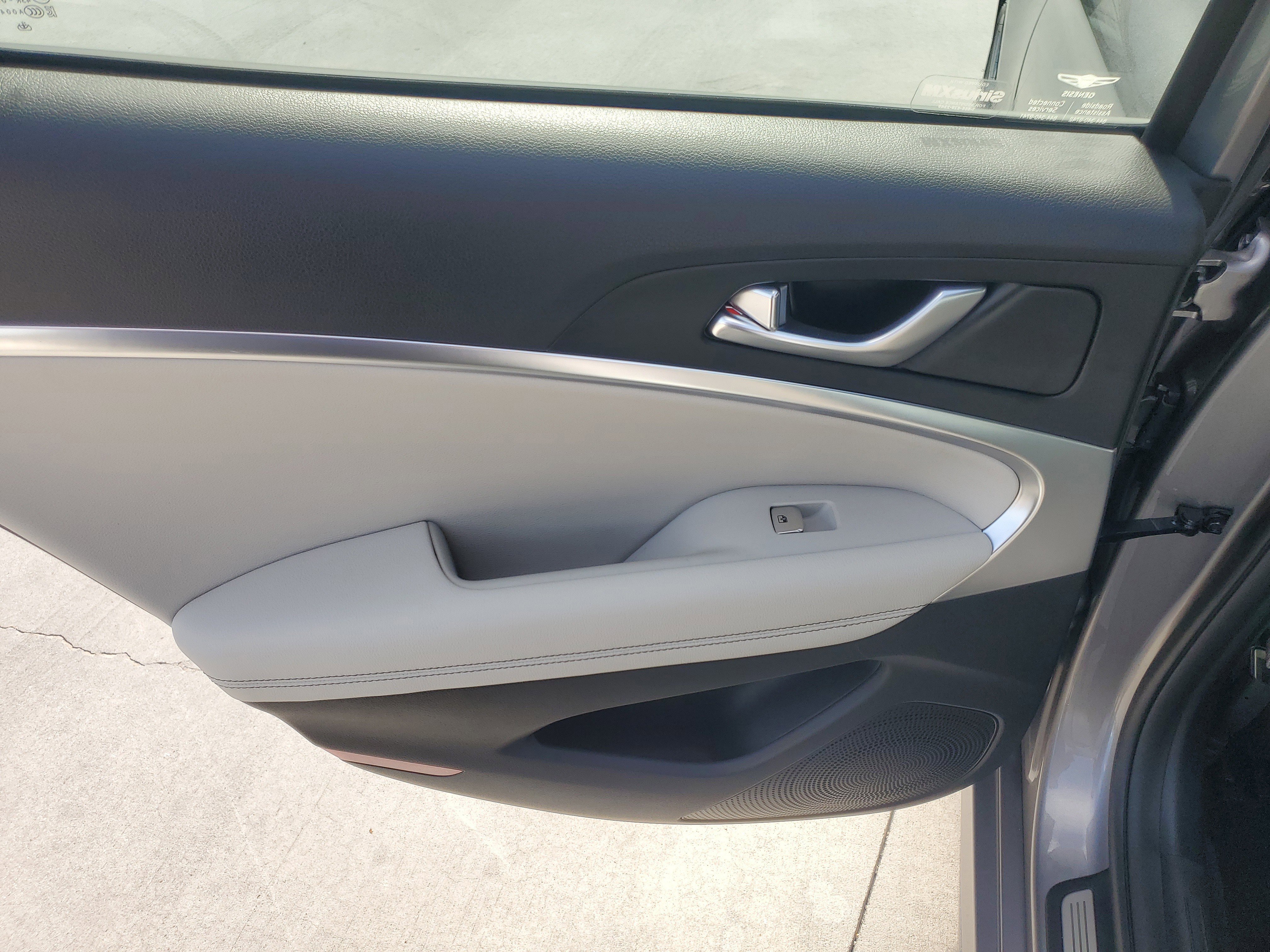 Used 2025 Genesis G70 2.5T image 19