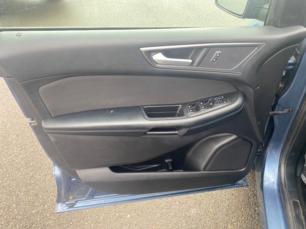 Used 2018 Ford Edge SE image 12
