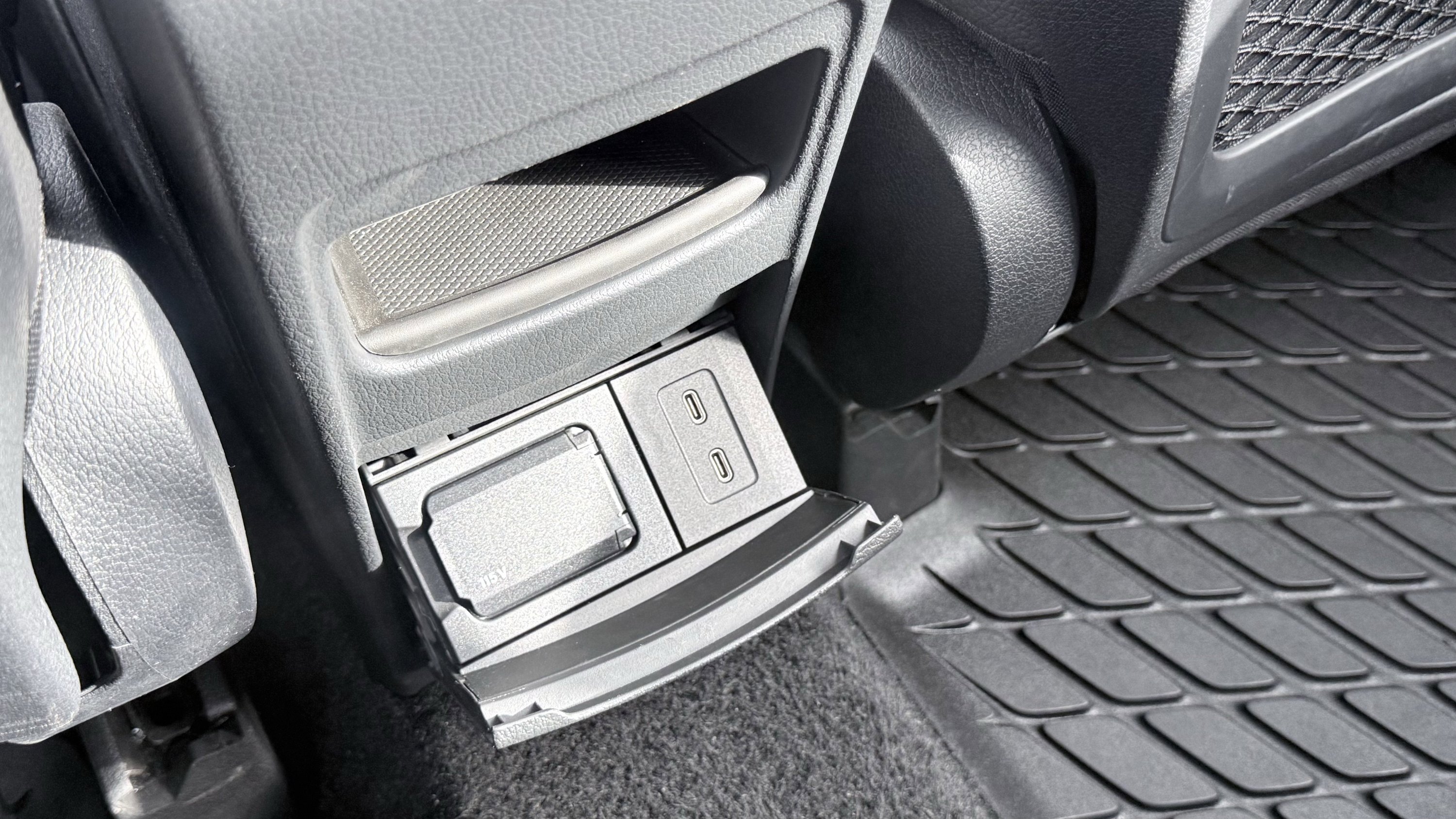 Used 2024 Mercedes-Benz GLB 250 image 49