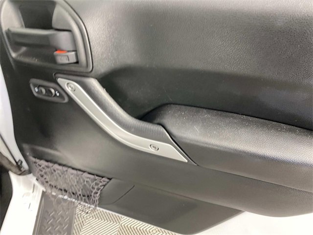 Used 2018 Jeep Wrangler Unlimited Sahara w/ Connectivity Group image 22