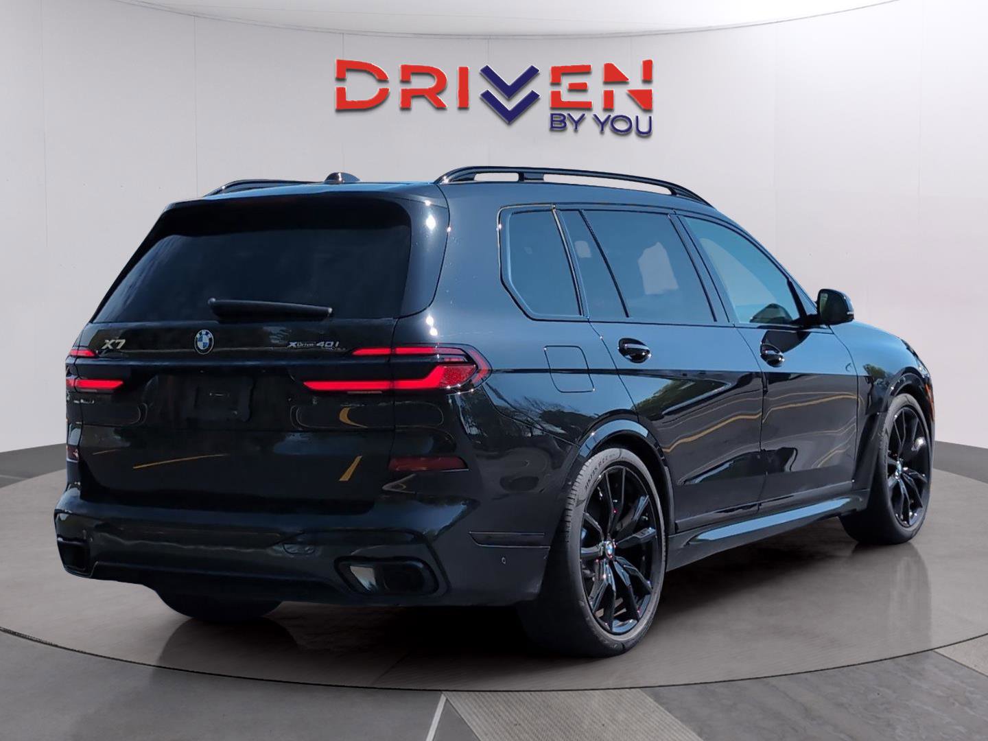 Used 2025 BMW X7 xDrive40i w/ Executive Package image 5