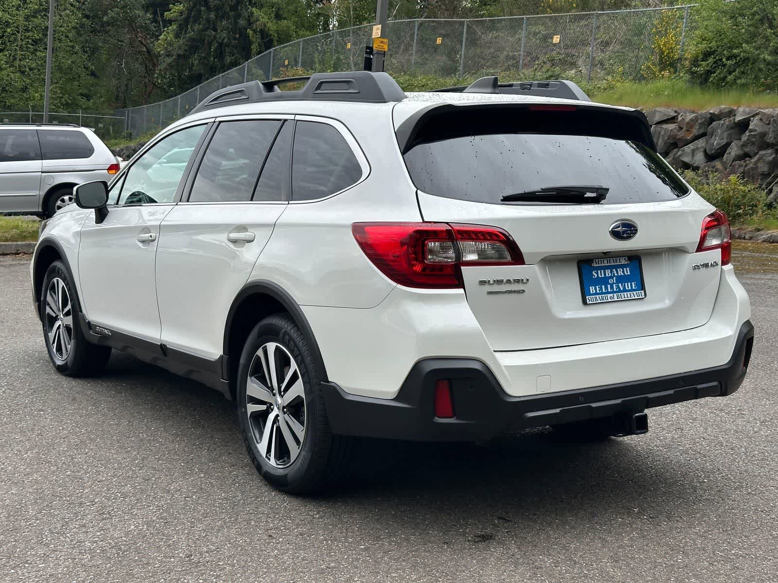 Used 2019 Subaru Outback 2.5i Limited AWD/4WD image 3