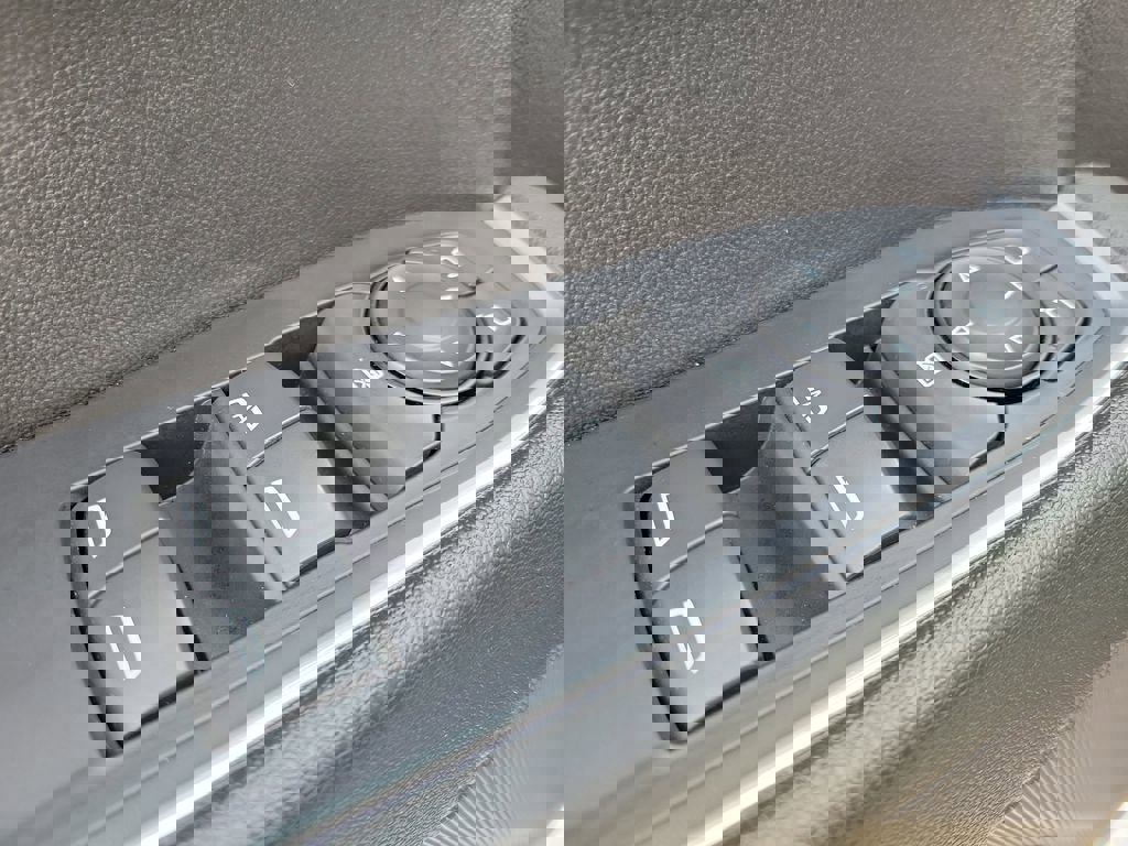 Used 2023 GMC Sierra 1500 Elevation image 18