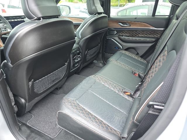Used 2025 Jeep Grand Cherokee Summit w/ Adv Protech Group IV AWD/4WD image 13