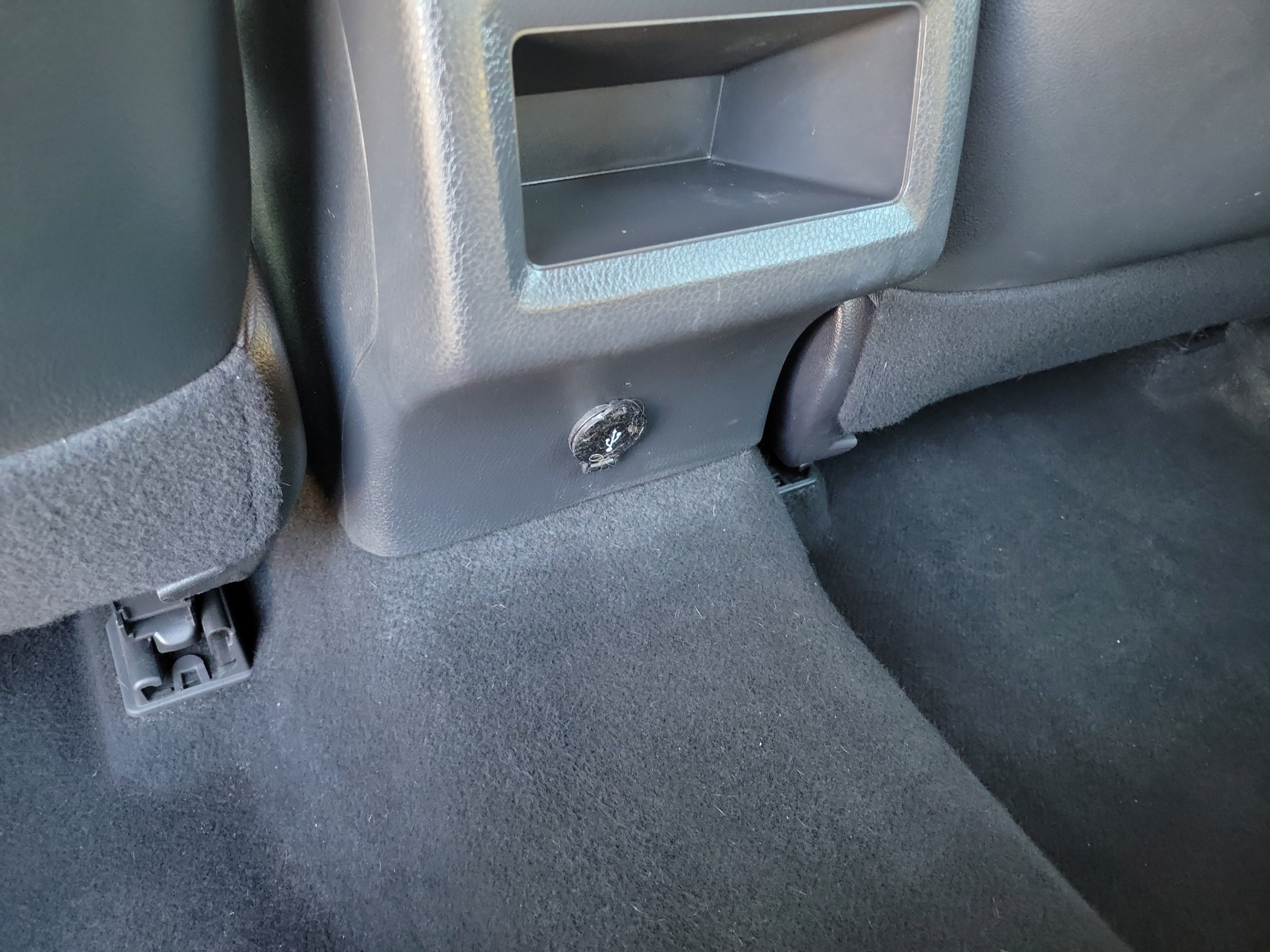 Used 2018 Toyota Camry SE FWD image 12