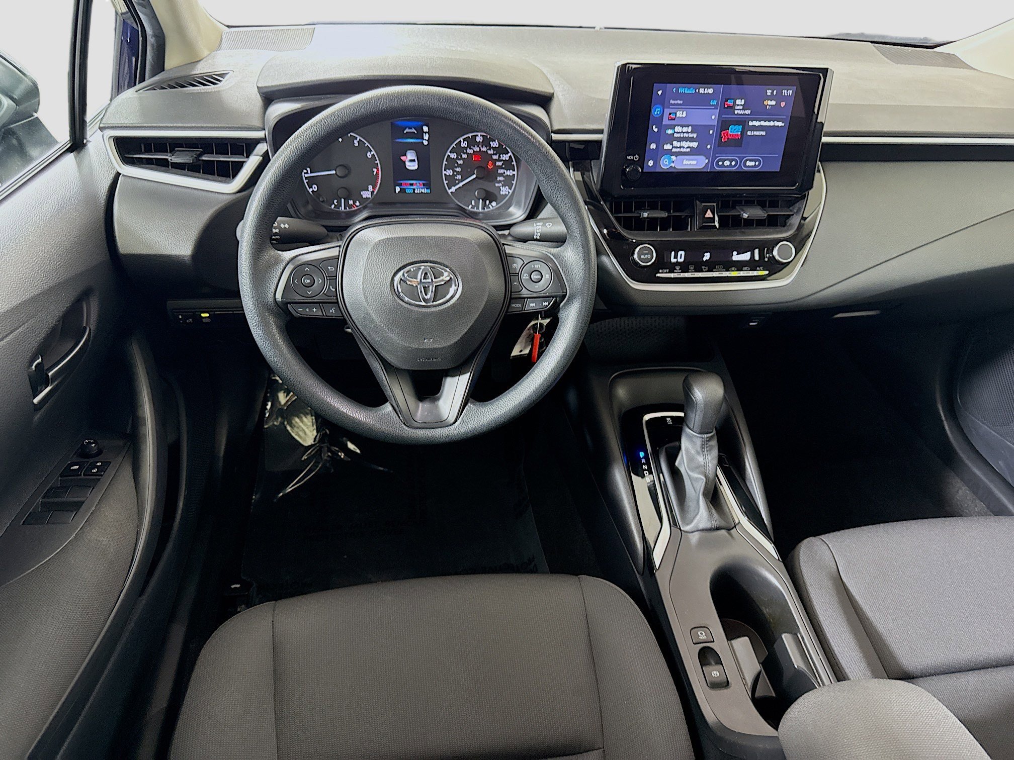 Used 2025 Toyota Corolla LE image 17