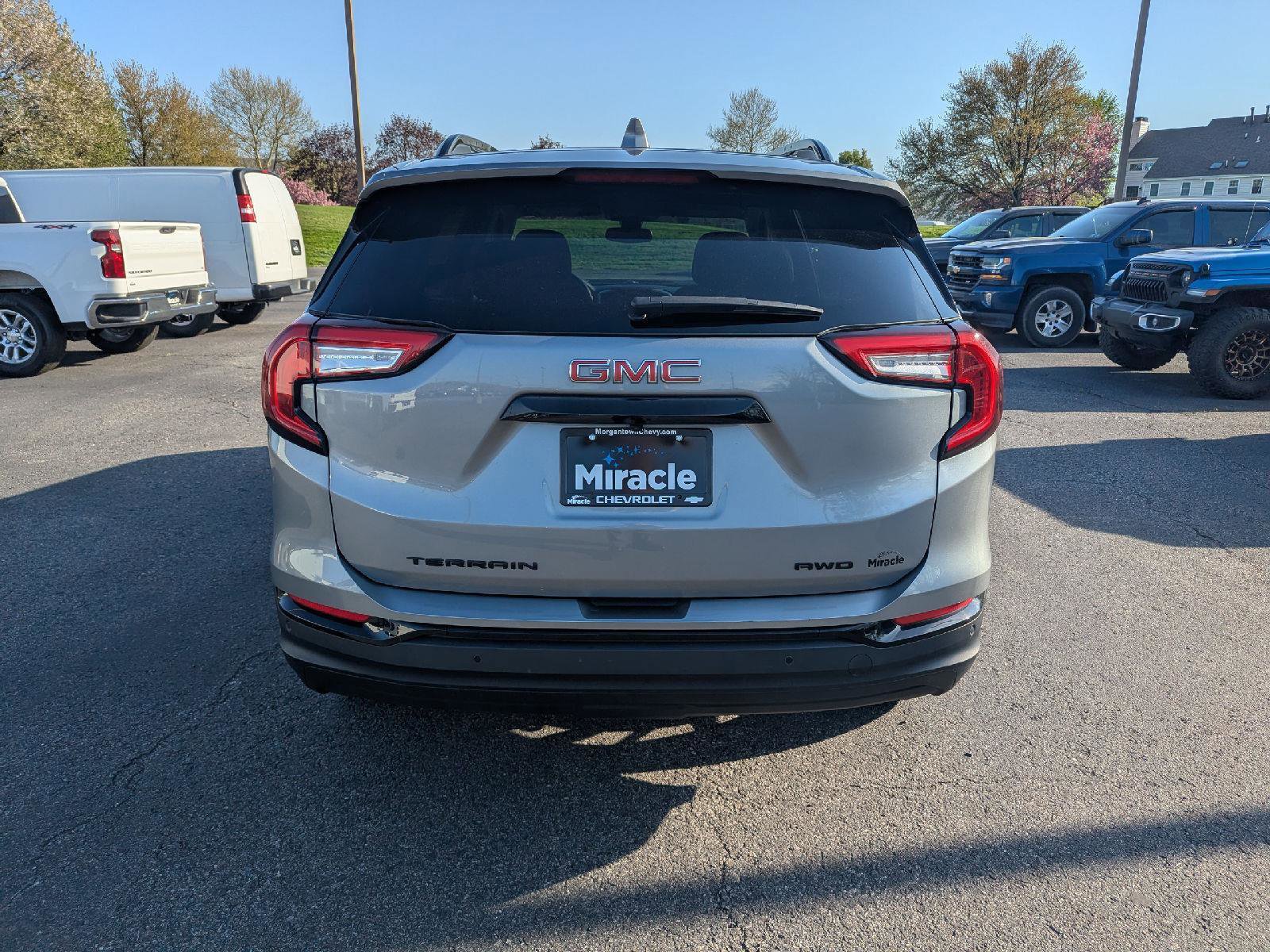 Used 2023 GMC Terrain SLE w/ Elevation Edition AWD/4WD image 6