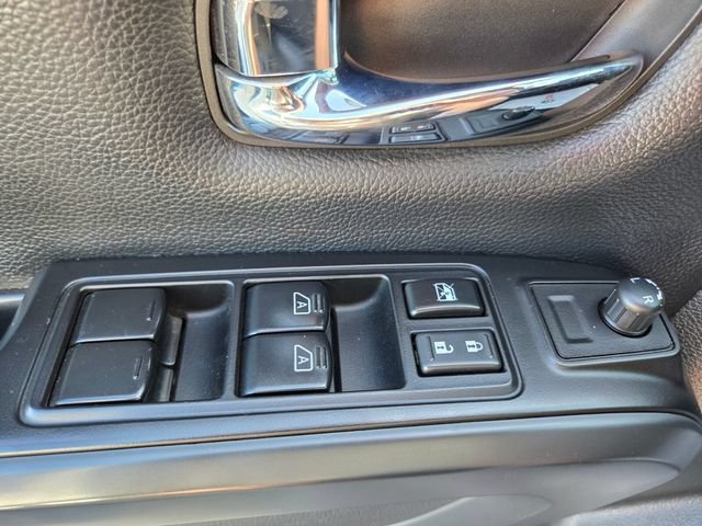 Used 2018 Nissan Titan SL w/ Midnight Edition AWD/4WD image 39
