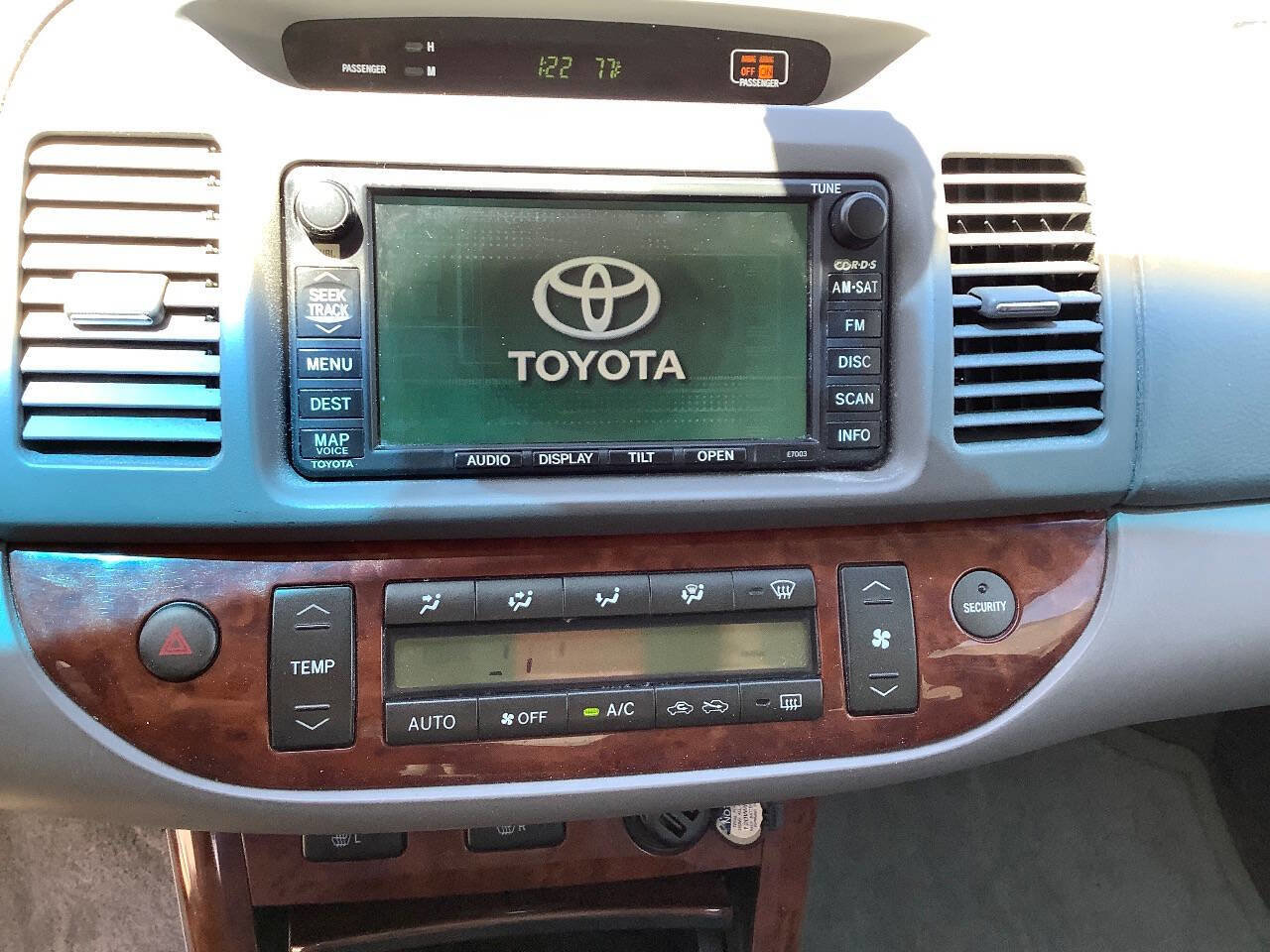 Used 2005 Toyota Camry XLE FWD image 33