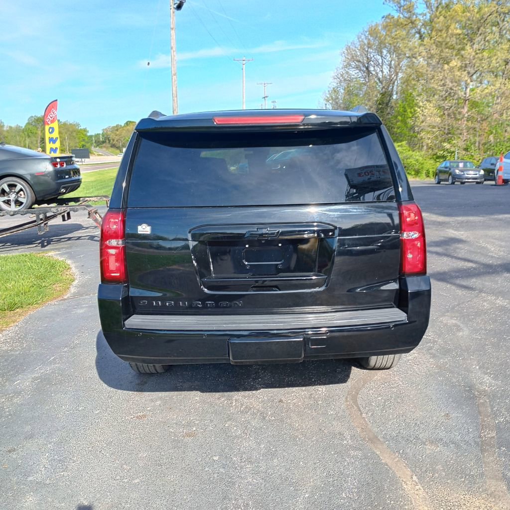 Used 2019 Chevrolet Suburban LT RWD image 4