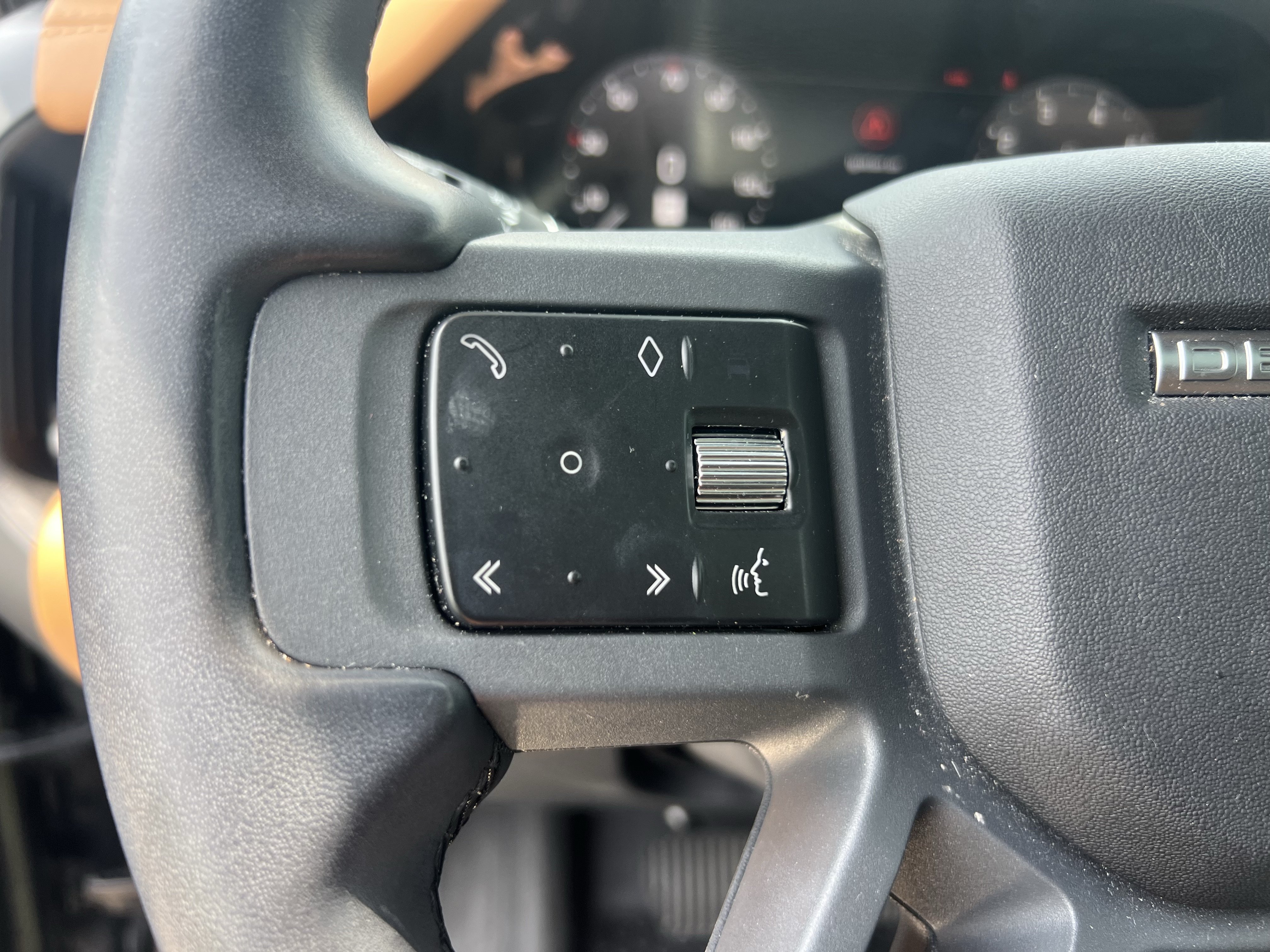 Used 2023 Land Rover Defender 130 X-Dynamic SE AWD/4WD image 20