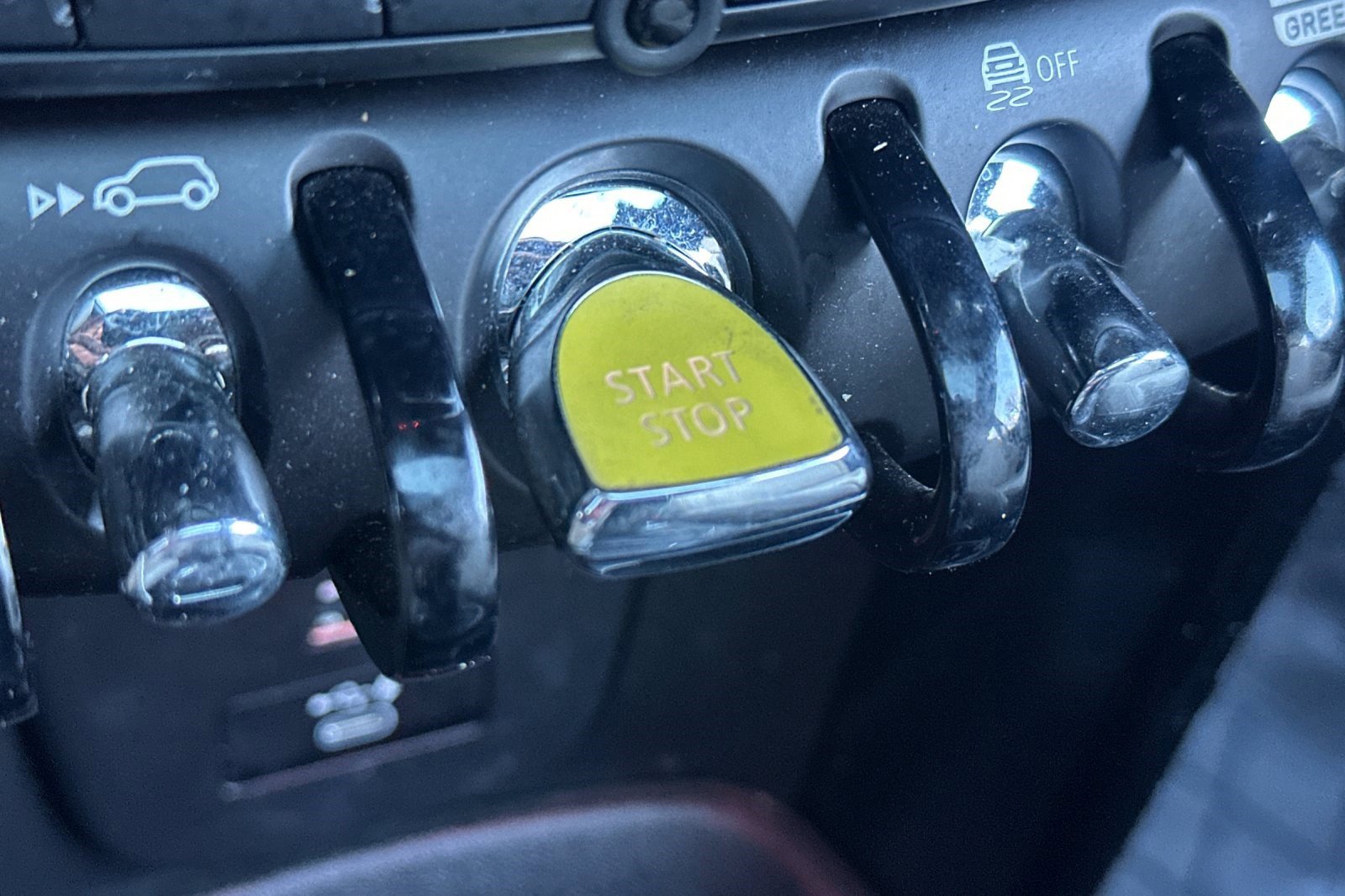 Used 2021 MINI Cooper SE w/ 8.8" Touchscreen Nav Package image 28