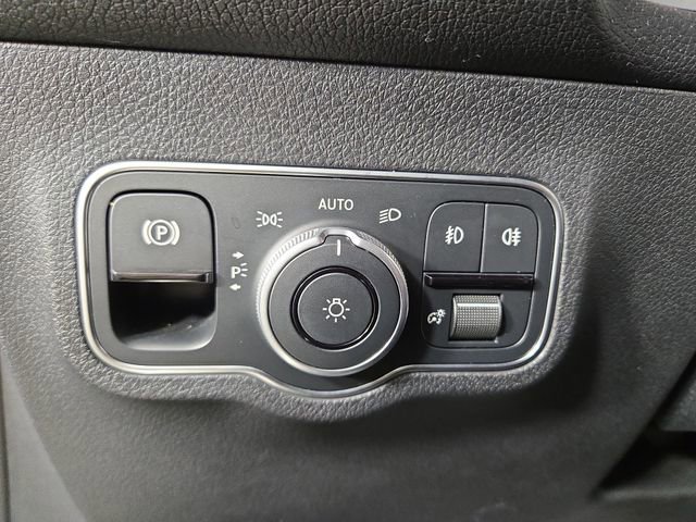 Used 2025 Mercedes-Benz GLB 250 4MATIC image 27