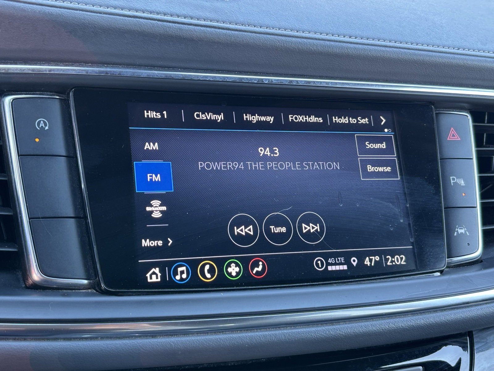 Used 2023 Buick Enclave Essence image 24