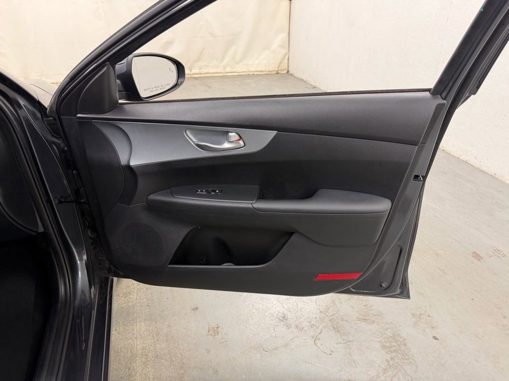 Used 2023 Kia Forte LXS w/ LXS Technology Package image 9