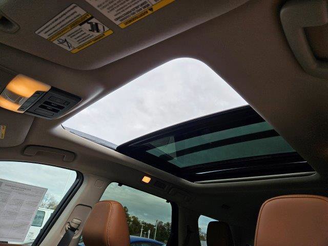 New 2025 Nissan Pathfinder Platinum w/ Black Appearance Package image 17