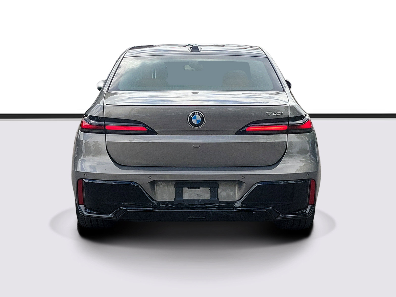 Used 2025 BMW 740i w/ Premium Package RWD image 4