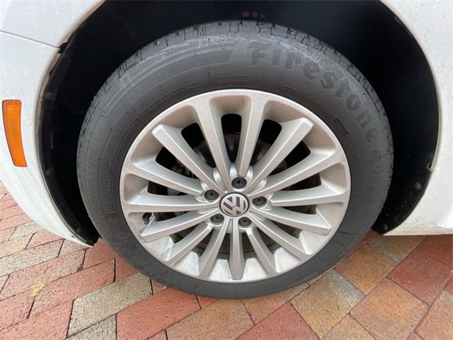 Used 2019 Volkswagen Beetle 2.0T SE image 5