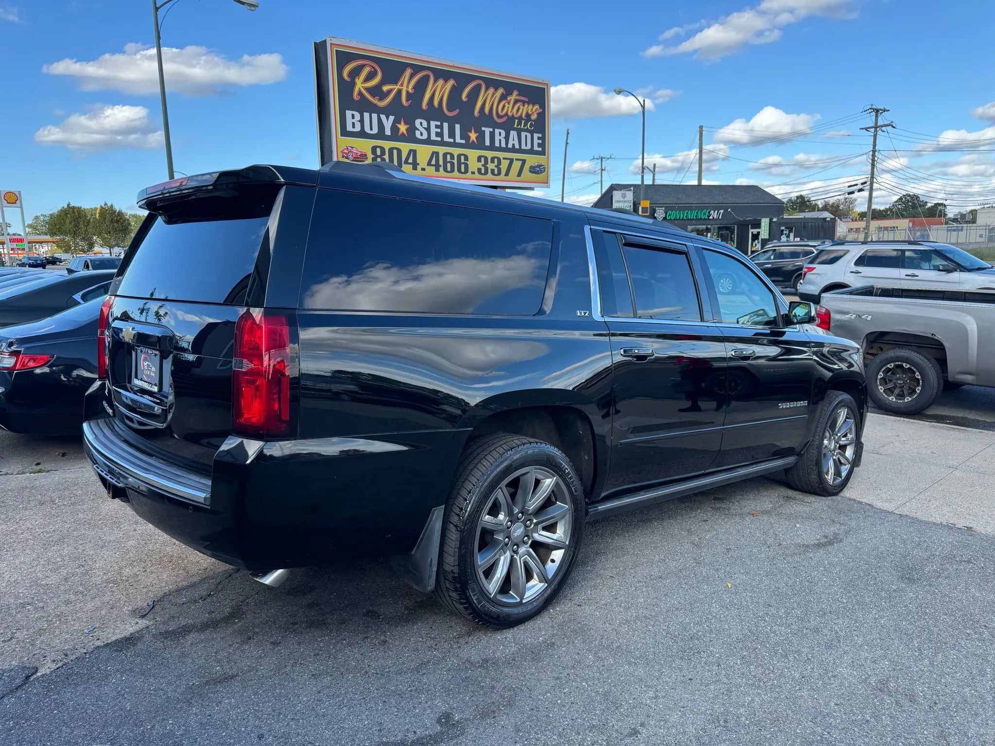 Used 2015 Chevrolet Suburban LTZ image 4