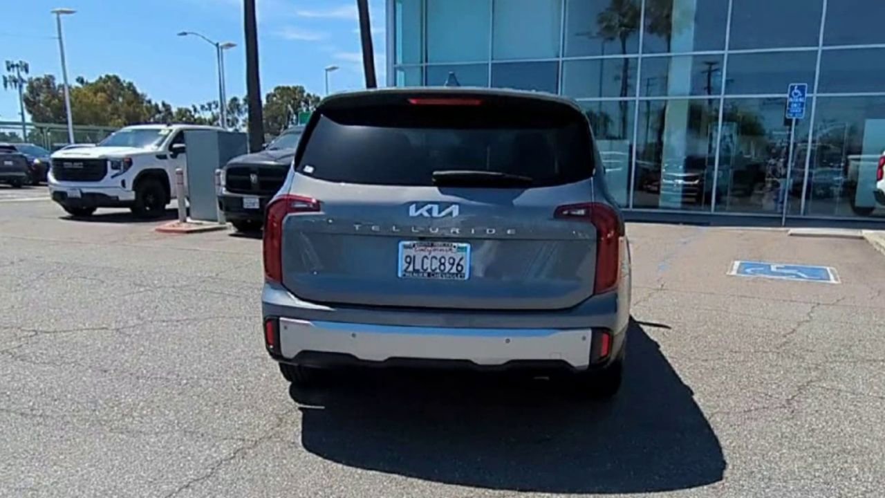 Used 2024 Kia Telluride LX FWD image 7