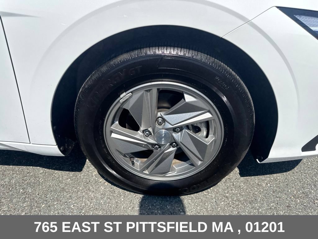 Used 2025 Hyundai Elantra SE FWD image 28