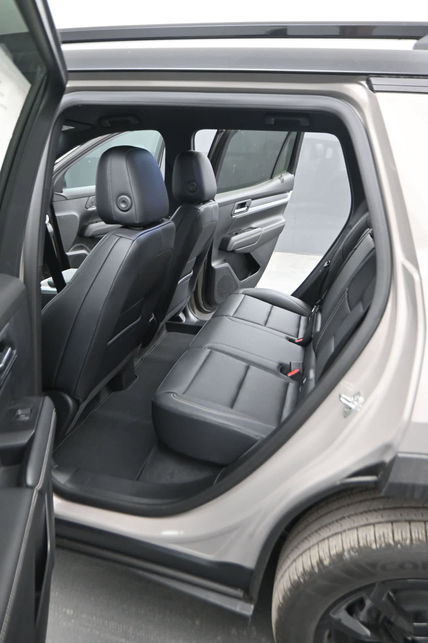New 2026 GMC Terrain Elevation w/ Elevation Premium Package AWD/4WD image 15